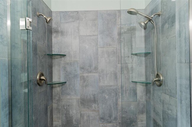 Building Photo - 4127 Island Lakes Dr