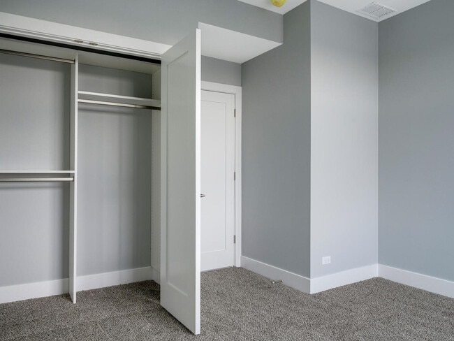 Building Photo - 5528 W Gettysburg St