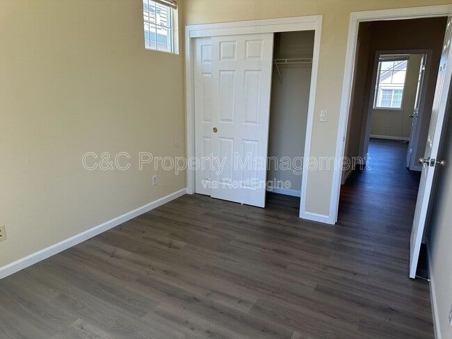 Building Photo - 28 Foxglove Ct