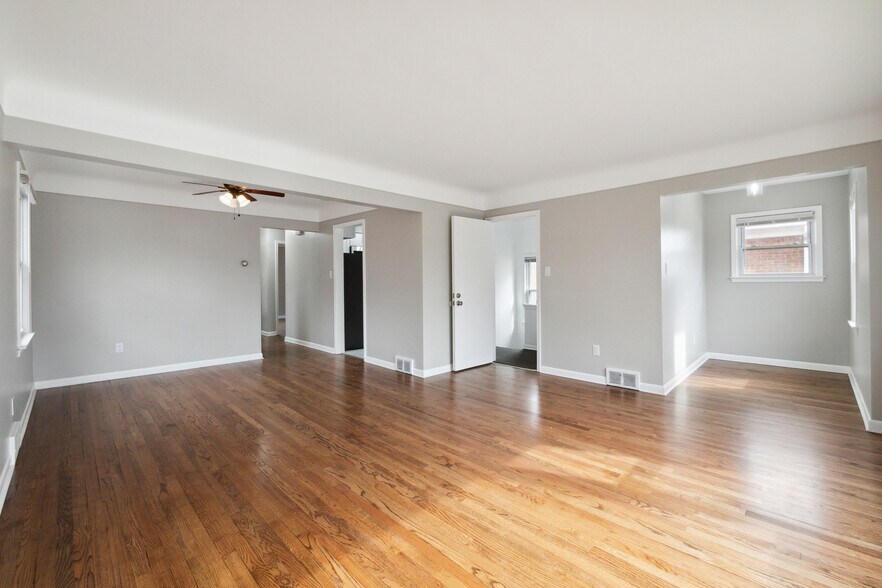 living room - 204 Catalpa Dr