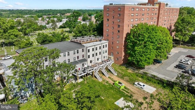 Building Photo - 3921 Roland Ave