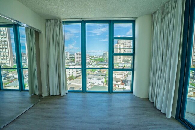Building Photo - Bright 3-Bedroom Honolulu Condo with 2 Parking Stalls – $3,250/Month