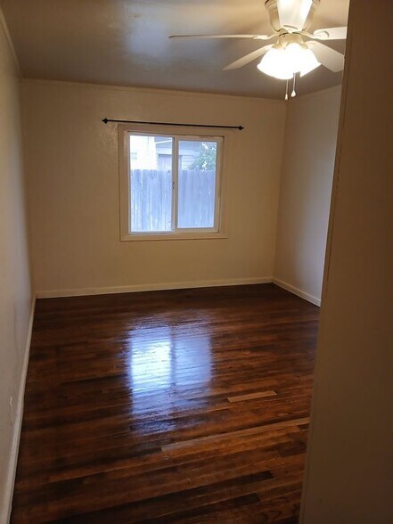 Building Photo - 416 Hilborn St