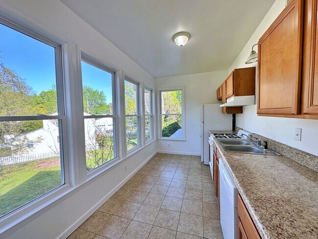 Building Photo - 1208 Avondale Ave