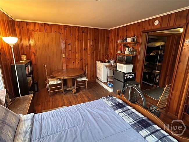 Building Photo - 396 Pinecrest Dr