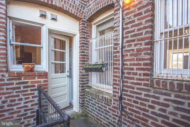 Building Photo - 1737 P St NW