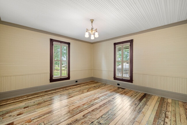 Building Photo - 479 W Park St