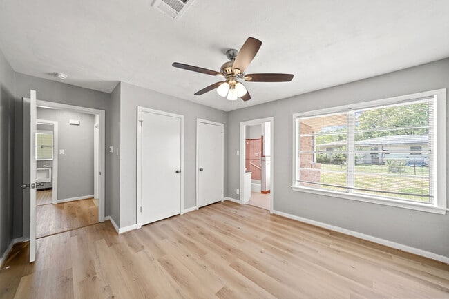 Building Photo - 721 20th Ave N