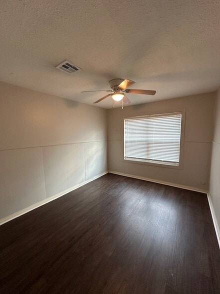 Building Photo - 2132 NE 19th Ave