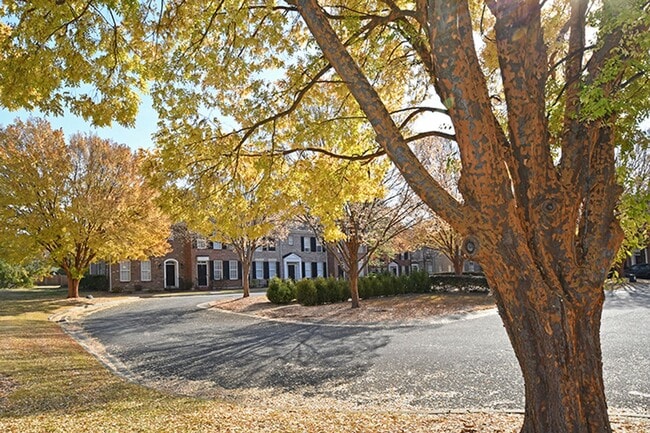 Building Photo - 8643 Beaver Creek Dr