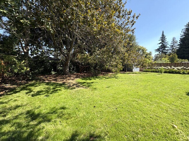 Building Photo - Charming 3BR/2BA Home in West Menlo Park