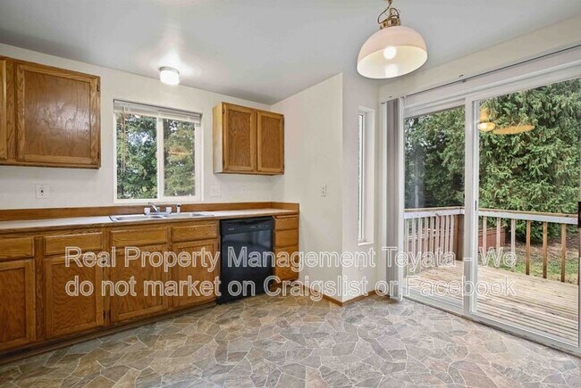 Building Photo - 2421 Bickford Ave