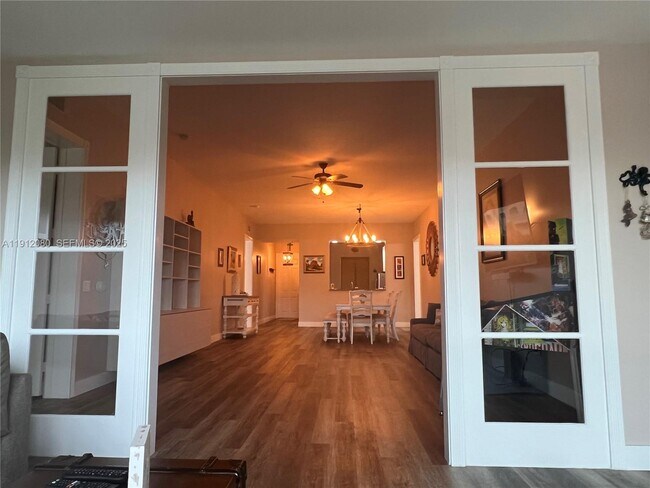 Building Photo - 37 Harbour Isle Dr E