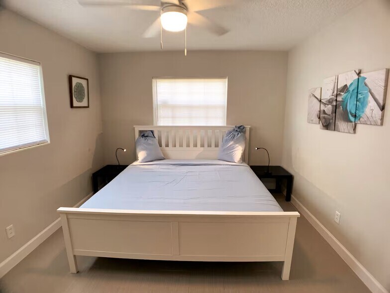 Building Photo - 7161 Balboa Rd