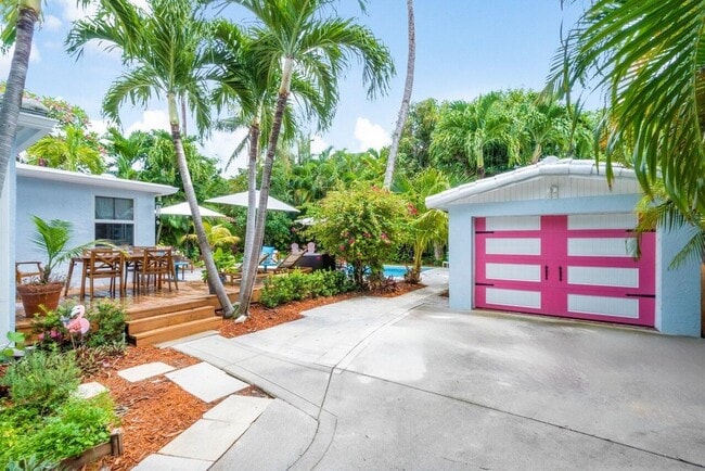 Building Photo - 902 E Boca Raton Rd