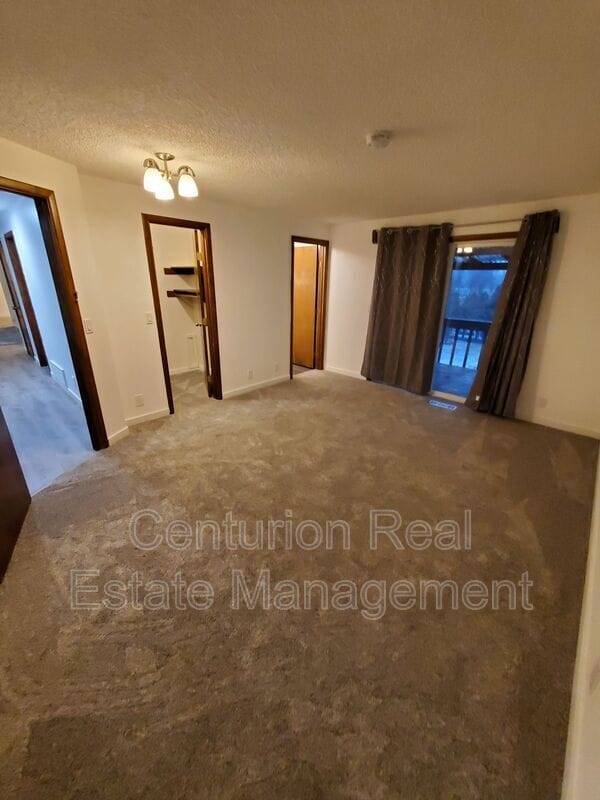 Building Photo - 869 Meadowlawn Dr SE