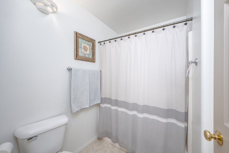 Building Photo - 305 E Inglewood Dr