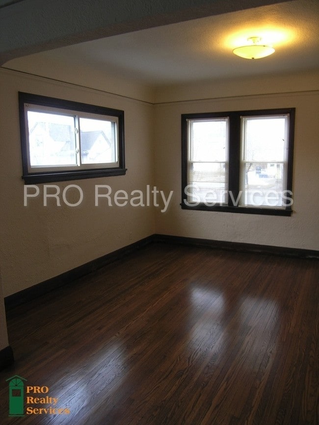 Building Photo - 2213 University Ave NE