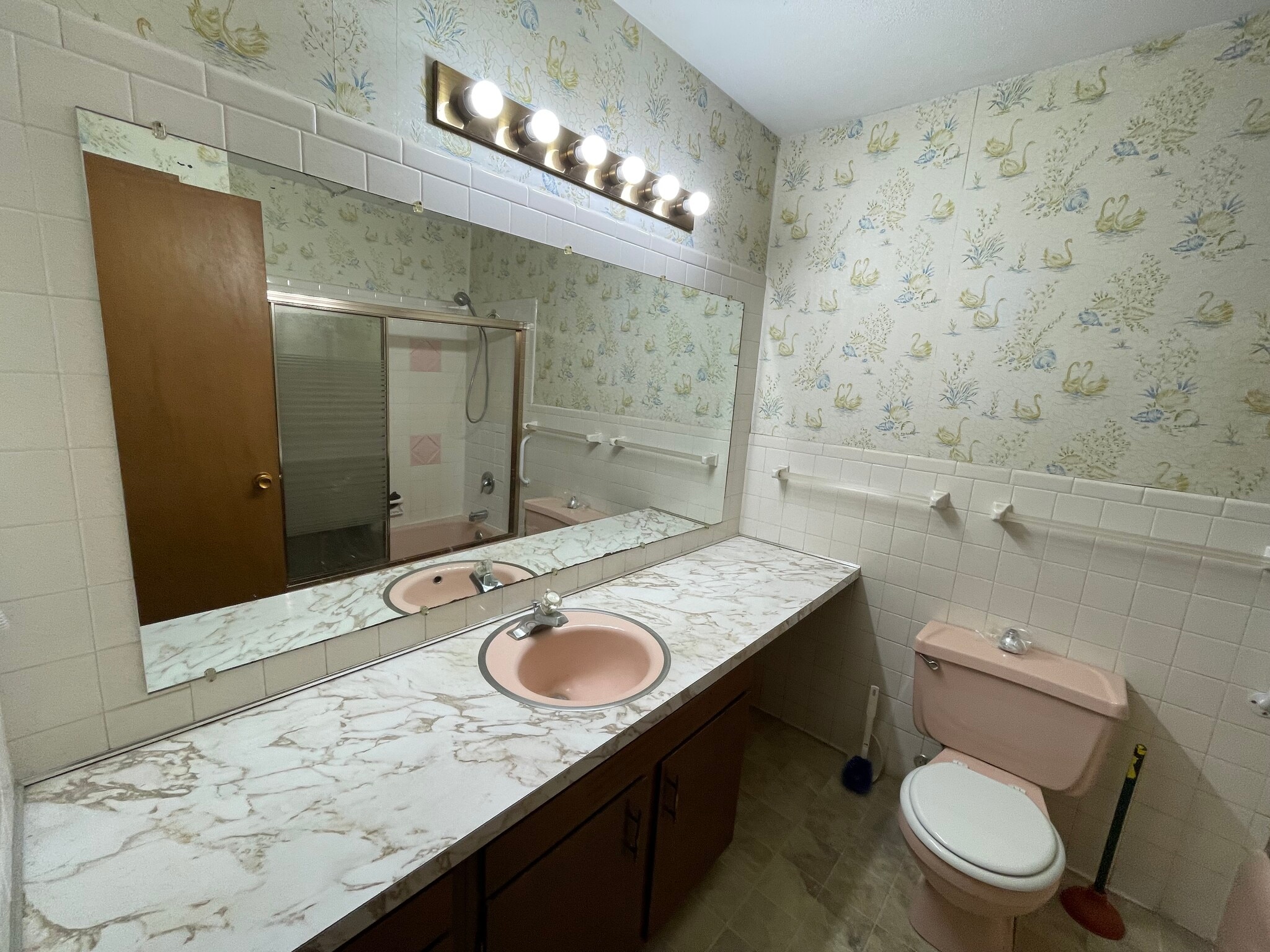 Building Photo - 1210 Woodridge Dr