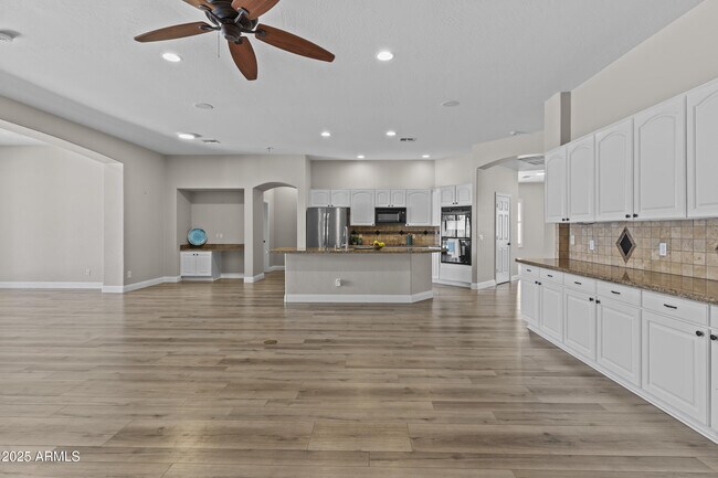 Building Photo - 9733 W Hedge Hog Pl