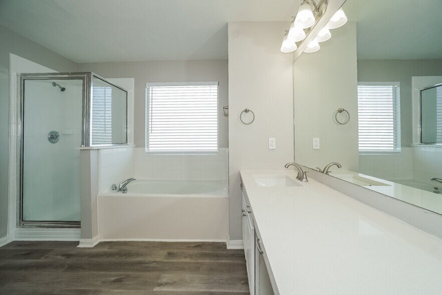 Building Photo - 5370 Kyla Cir