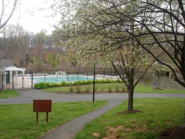 Building Photo - 2916 Bridgehampton Ct