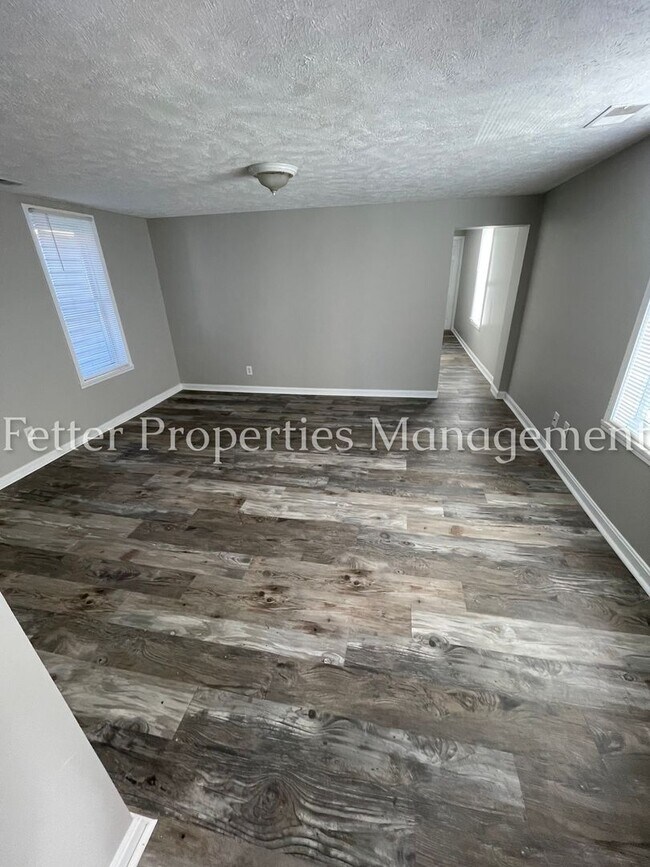 Building Photo - 661