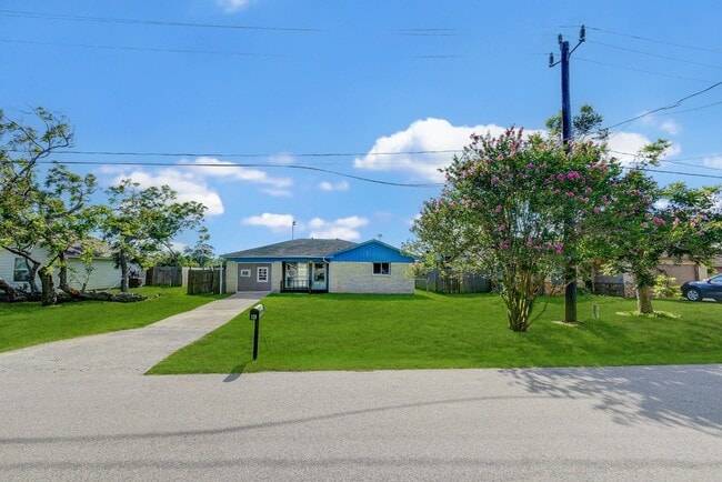 Building Photo - 131 Lakewood Dr