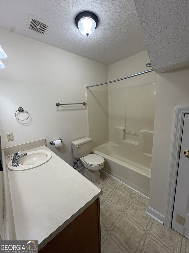 Building Photo - 609 Windcrest Dr