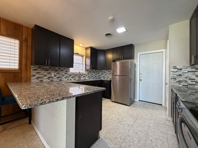 Building Photo - 749 Burkshire Dr