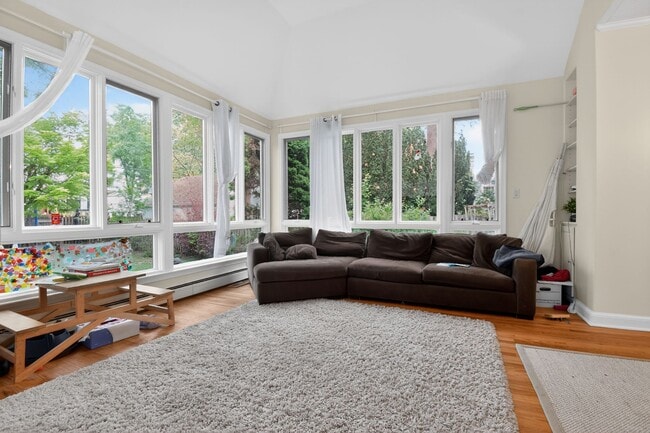 Building Photo - 4825 Butterworth Pl NW