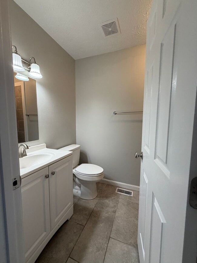 Building Photo - Location!!!!