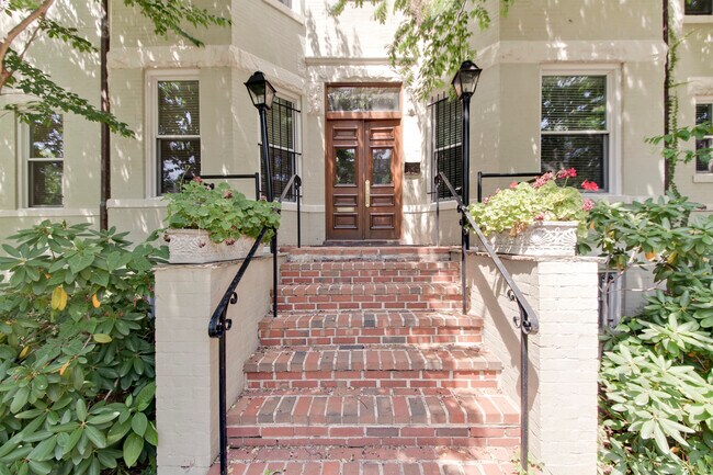 Building Photo - 1800 19th Street NW Apt 4