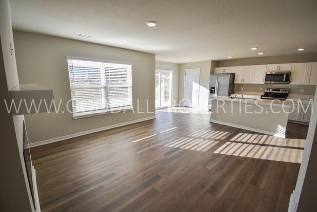 Building Photo - 3 Bedroom 2.5 Bath Townhome in Waukee