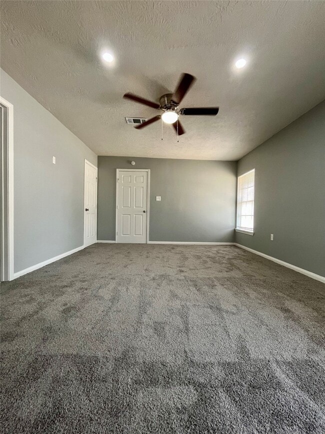 Building Photo - 8308 John St