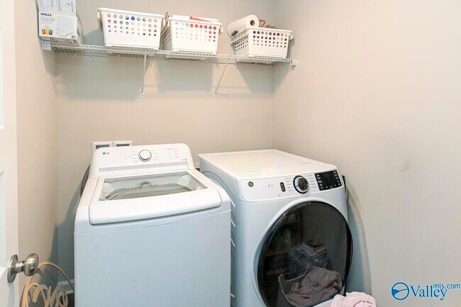 Building Photo - 110 Olde Hearth Rd