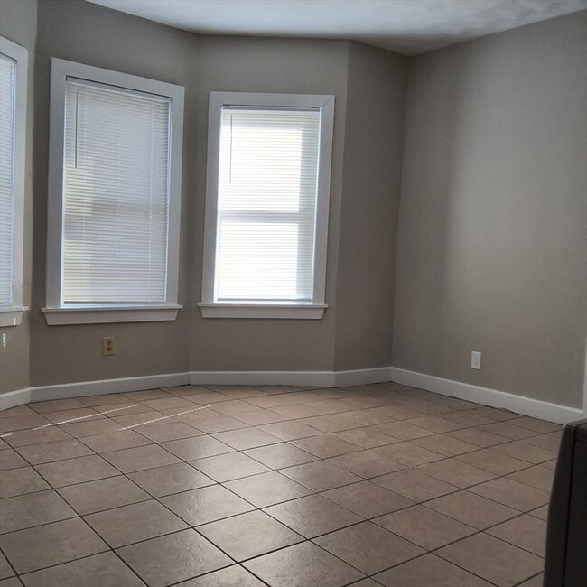 Building Photo - 98 County St