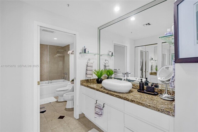 Building Photo - 848 Brickell Key Dr