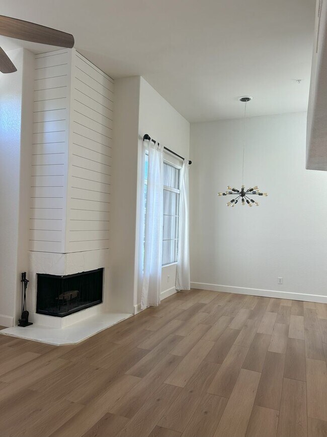 Building Photo - 2 Bedroom/2 bath Condo in the Mission de L...