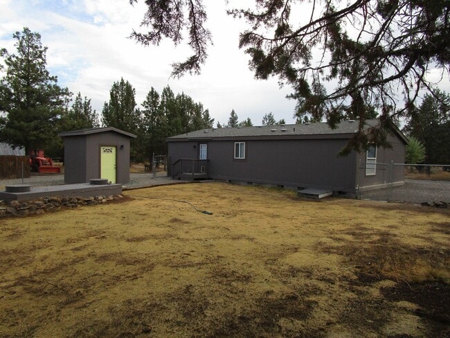 Building Photo - *PRICE IMPROVEMENT* 3 Bedroom, 2 Bathroom Updated Home South of Prineville - Available Now!