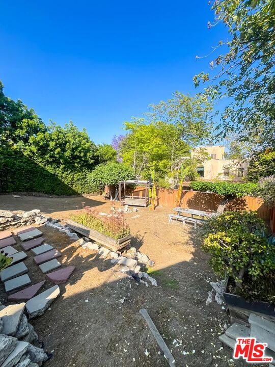Building Photo - 844 Maltman Ave