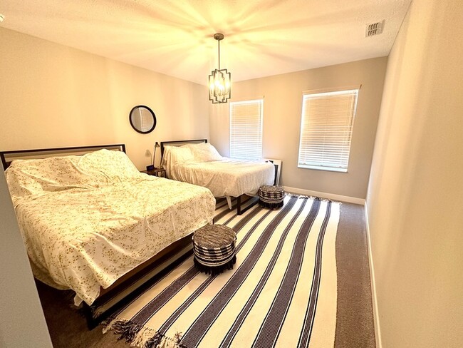 Building Photo - Furnished House in Avon
