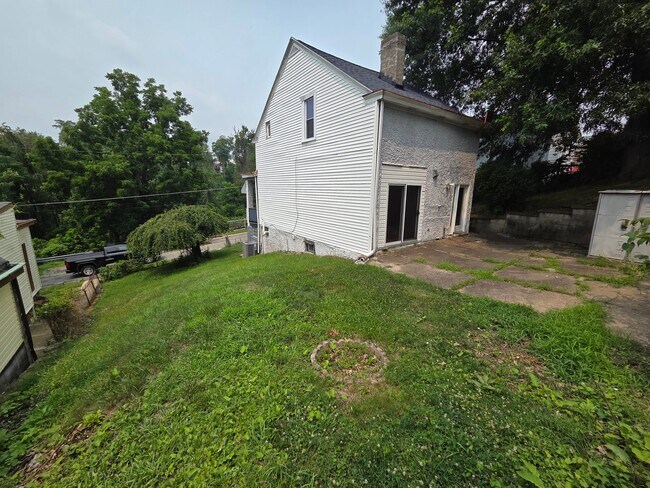 Building Photo - 313 Rinne St