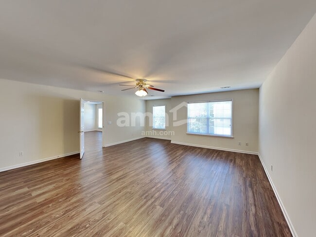 Building Photo - 420 Laurel Hills Dr