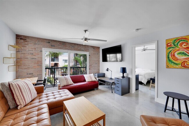 Building Photo - 2021 SE 10th Ave