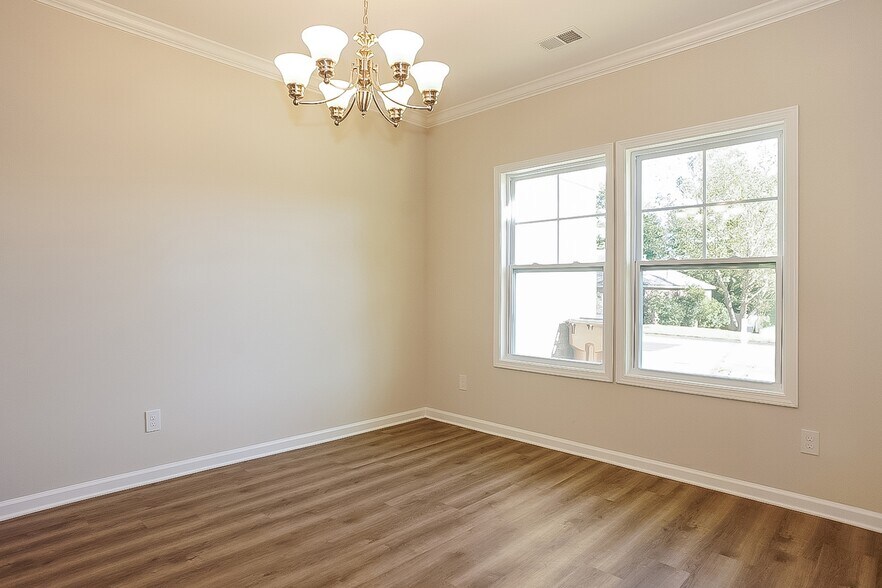 Building Photo - 360 Bainbridge Dr