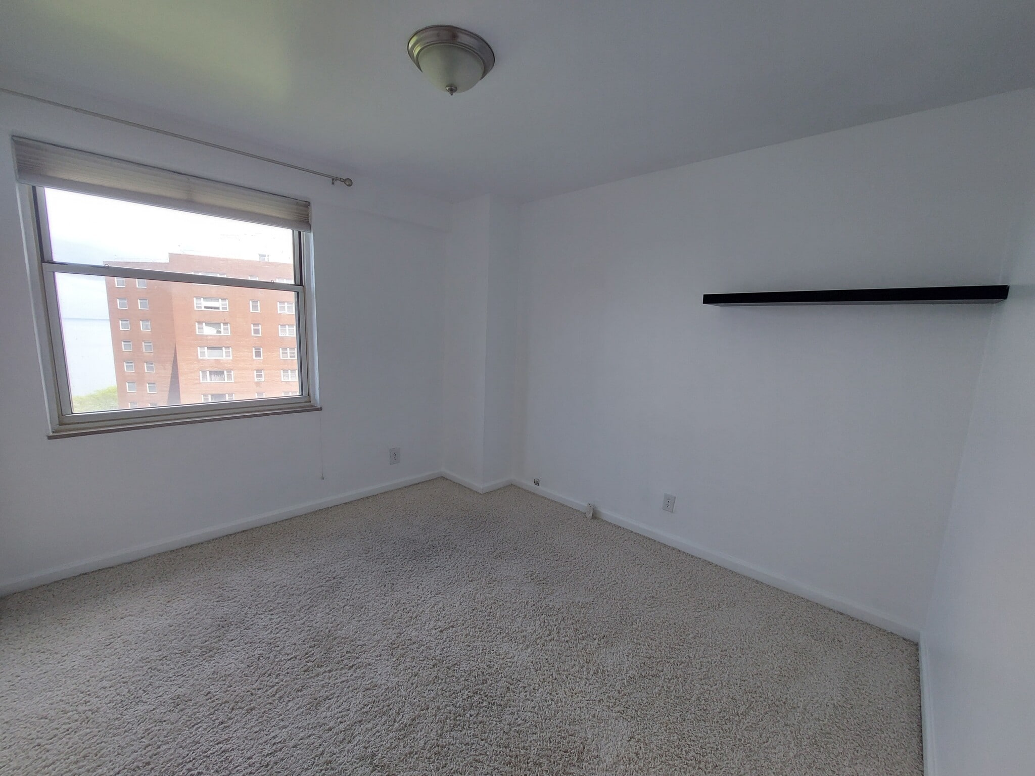 Building Photo - 11850 Edgewater Dr