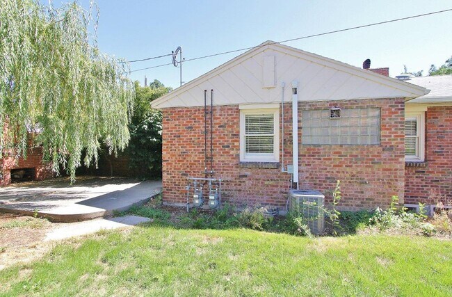 Building Photo - 1202 N 20th St