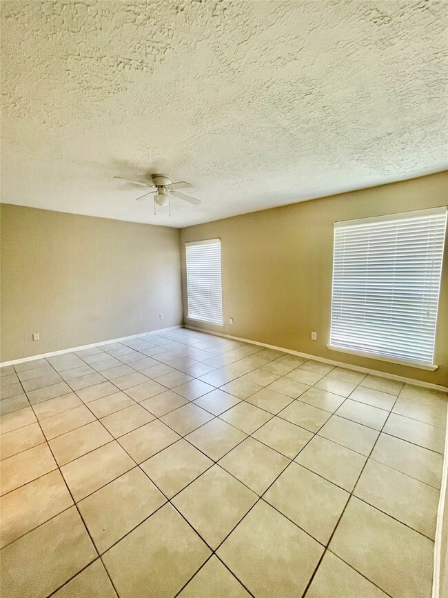 Building Photo - 19319 Lazy Valley Dr