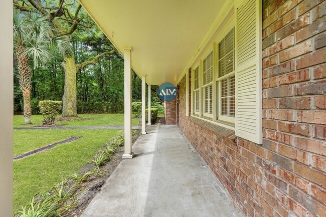 Building Photo - Rare opportunity minutes away from Savannah - 3-bedroom/2-bathroom home Move In Today!